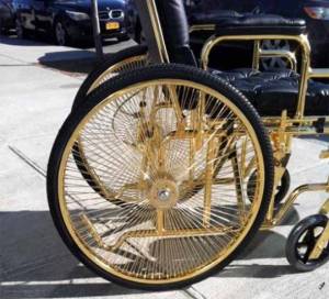 lady_gagas_gold_wheelchair_p12l7