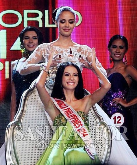 Valerie Weigmann is crowned by her predecessor Megan Youn