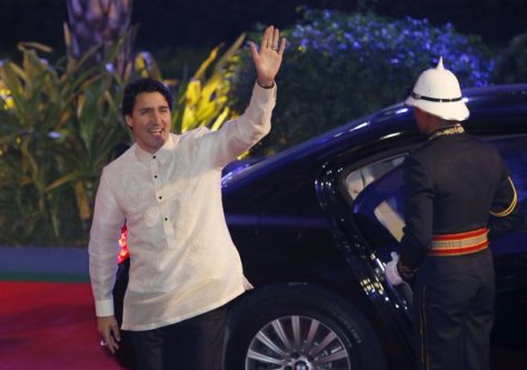 Trudeau in a barong tagalog (Photo: REUTERS/Edgar Su)